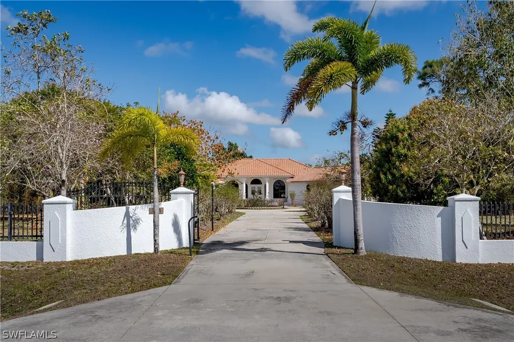 3901 60th Avenue NE Naples FL 34120