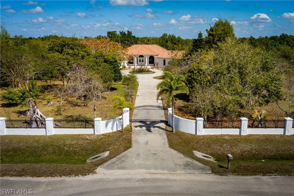 3901 60th Avenue NE Naples FL 34120