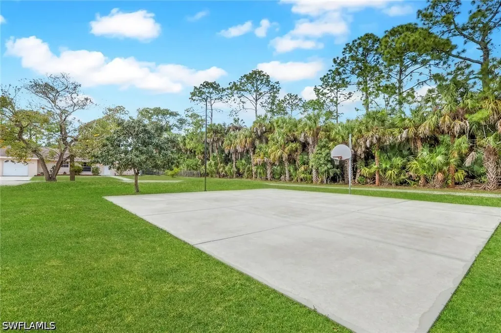 501 11th Street NW Naples FL 34120