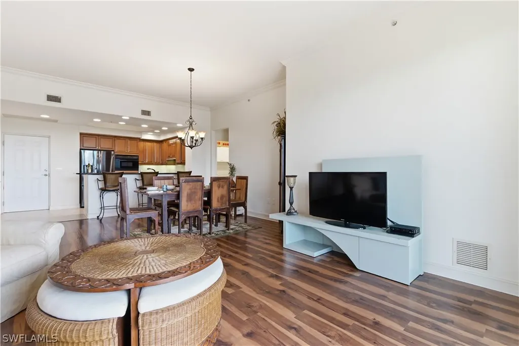 2748 Tiburon Boulevard E Naples FL 34109