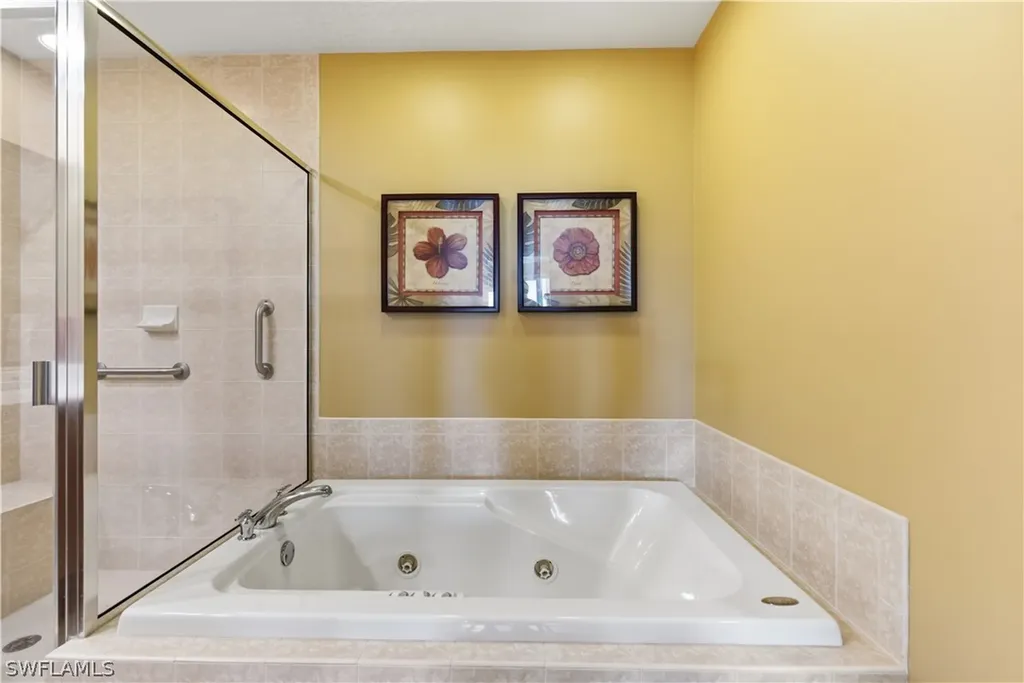 2748 Tiburon Boulevard E Naples FL 34109