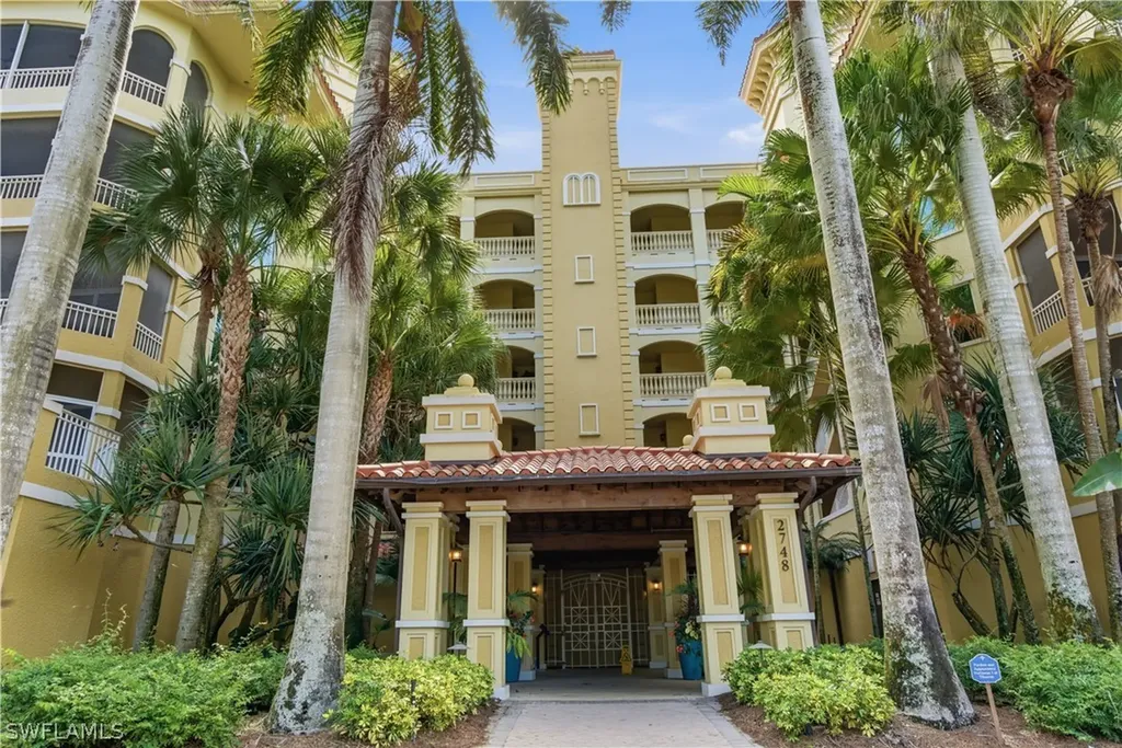 2748 Tiburon Boulevard E Naples FL 34109