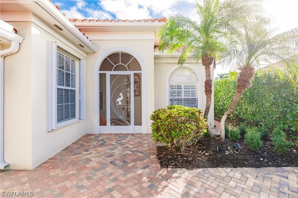 4352 Montalvo Court Naples FL 34109