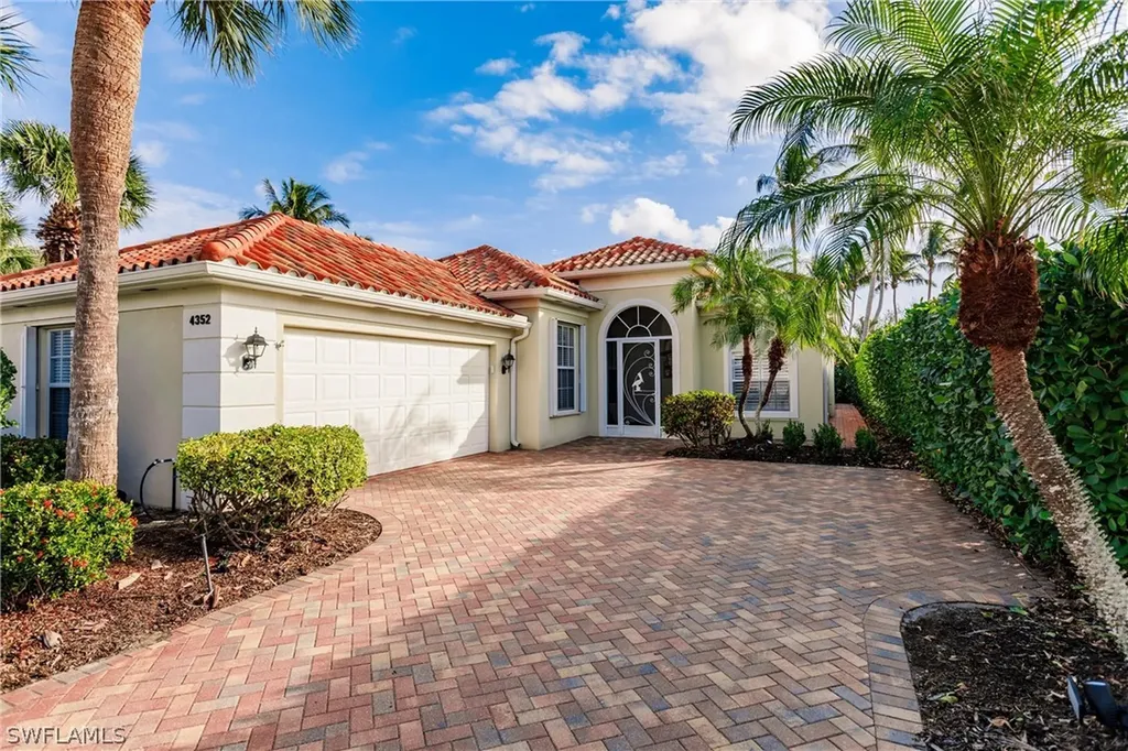4352 Montalvo Court Naples FL 34109