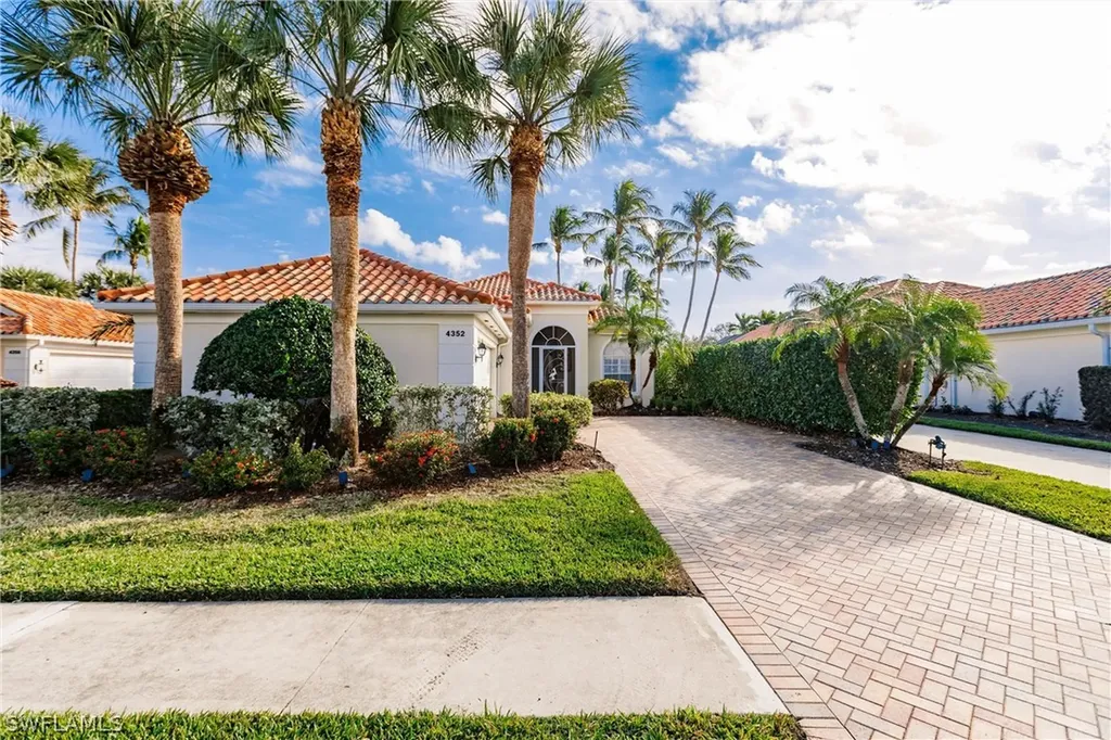 4352 Montalvo Court Naples FL 34109