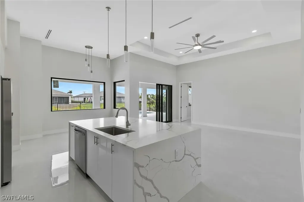 909 SW 11th Court Cape Coral FL 33991