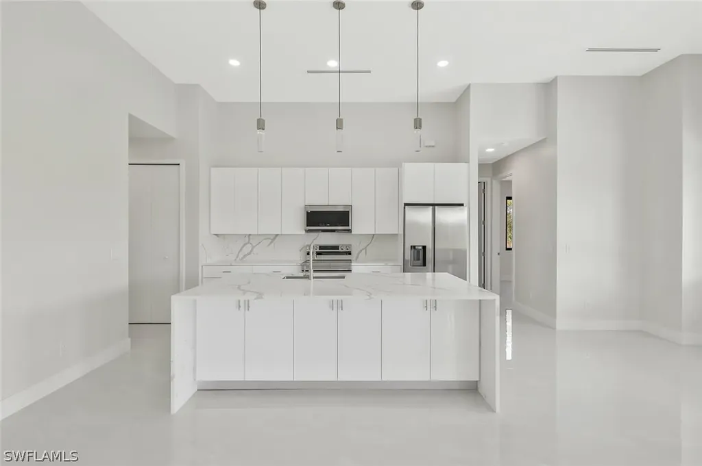 909 SW 11th Court Cape Coral FL 33991