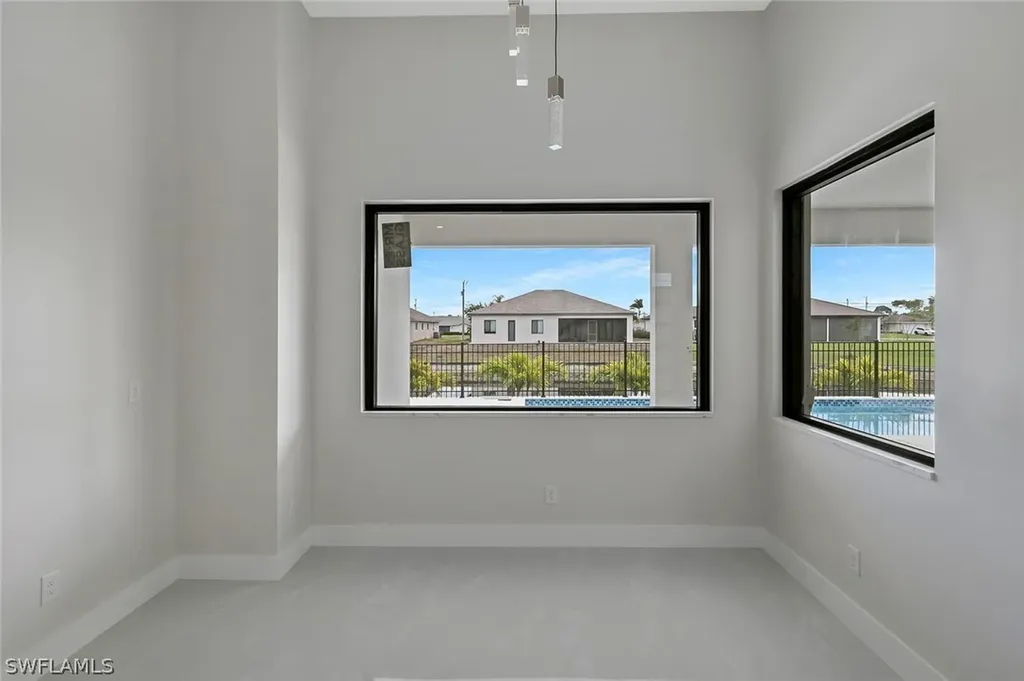 909 SW 11th Court Cape Coral FL 33991