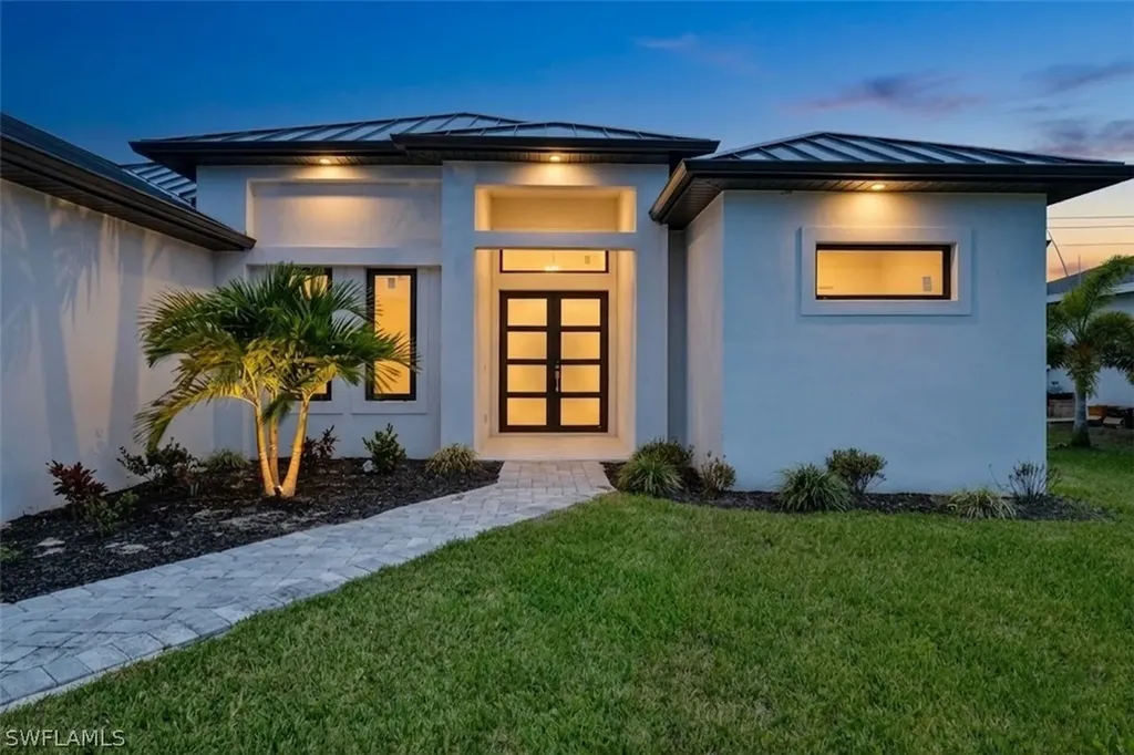 909 SW 11th Court Cape Coral FL 33991