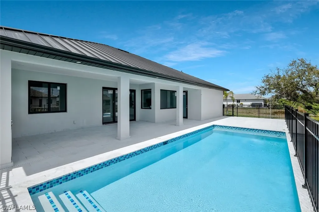 909 SW 11th Court Cape Coral FL 33991