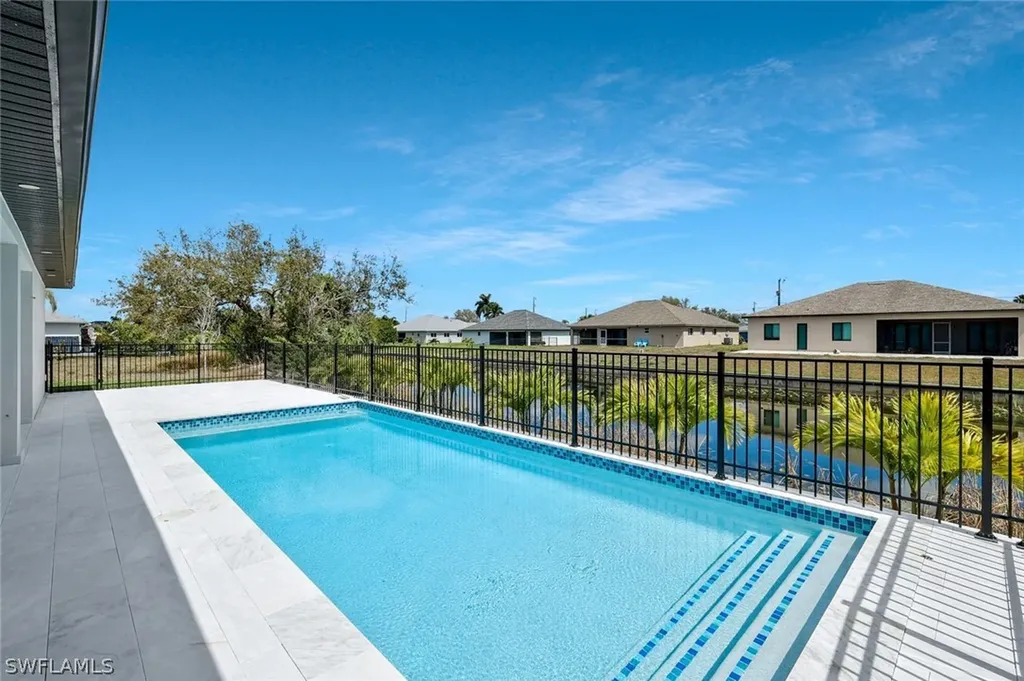 909 SW 11th Court Cape Coral FL 33991