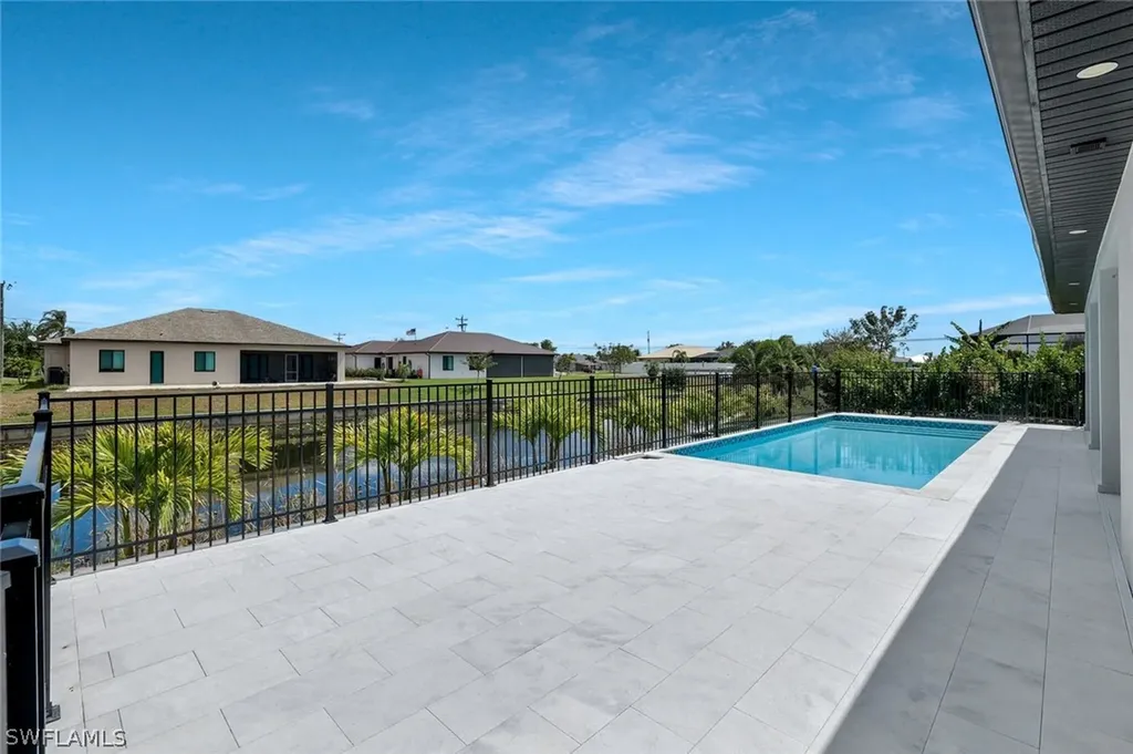 909 SW 11th Court Cape Coral FL 33991
