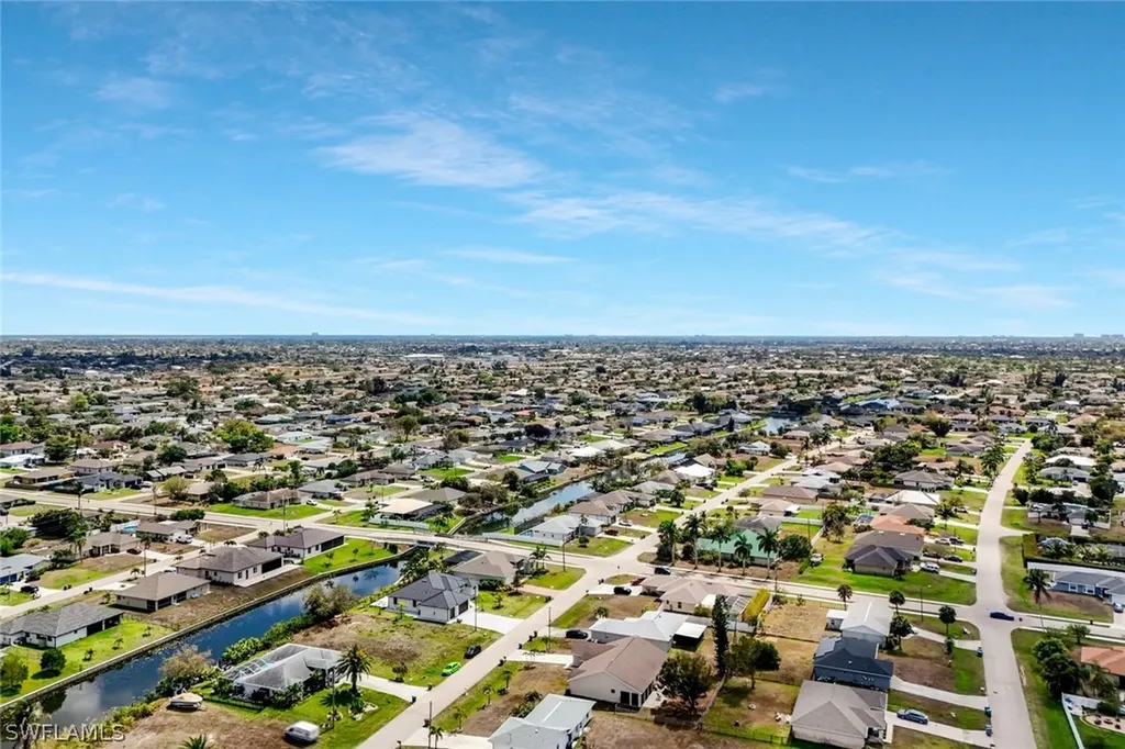909 SW 11th Court Cape Coral FL 33991