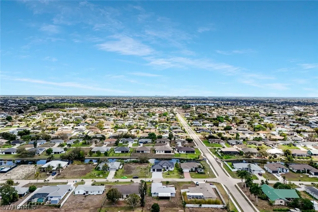 909 SW 11th Court Cape Coral FL 33991