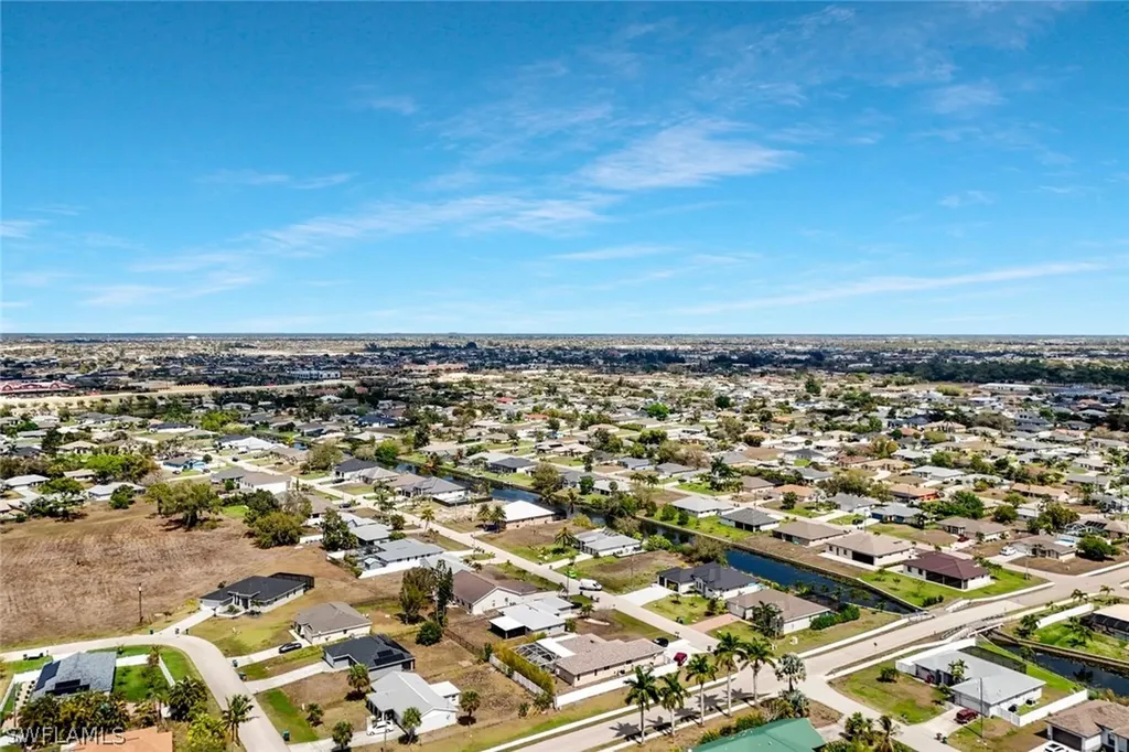 909 SW 11th Court Cape Coral FL 33991