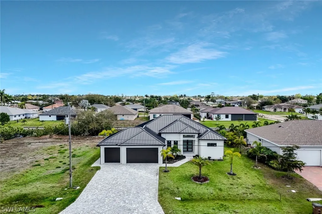 909 SW 11th Court Cape Coral FL 33991