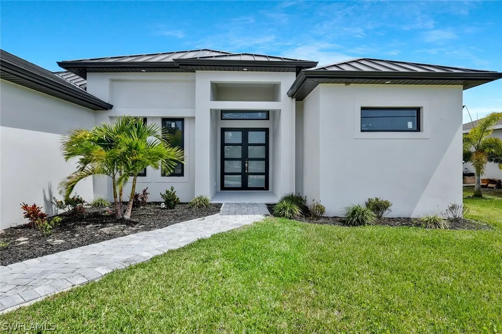 909 SW 11th Court Cape Coral FL 33991
