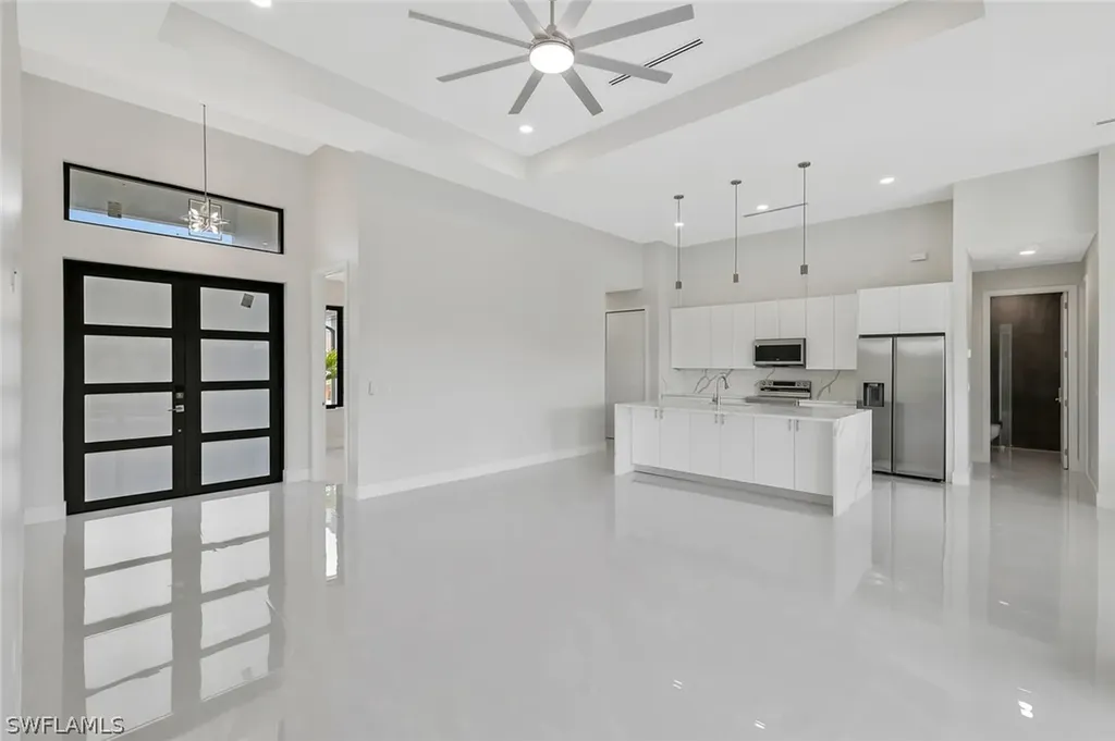909 SW 11th Court Cape Coral FL 33991