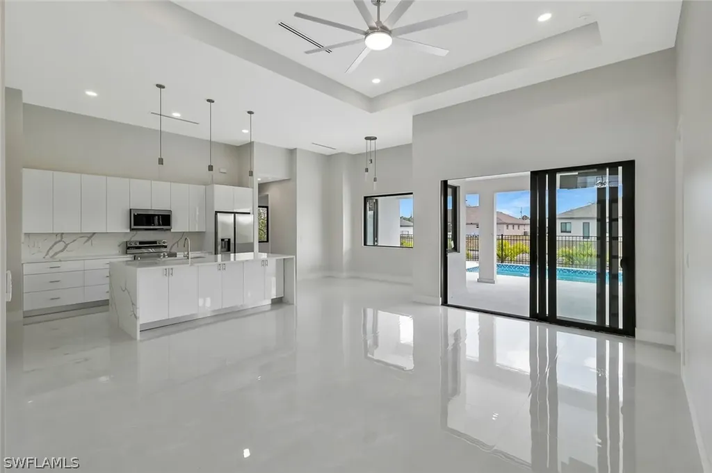 909 SW 11th Court Cape Coral FL 33991