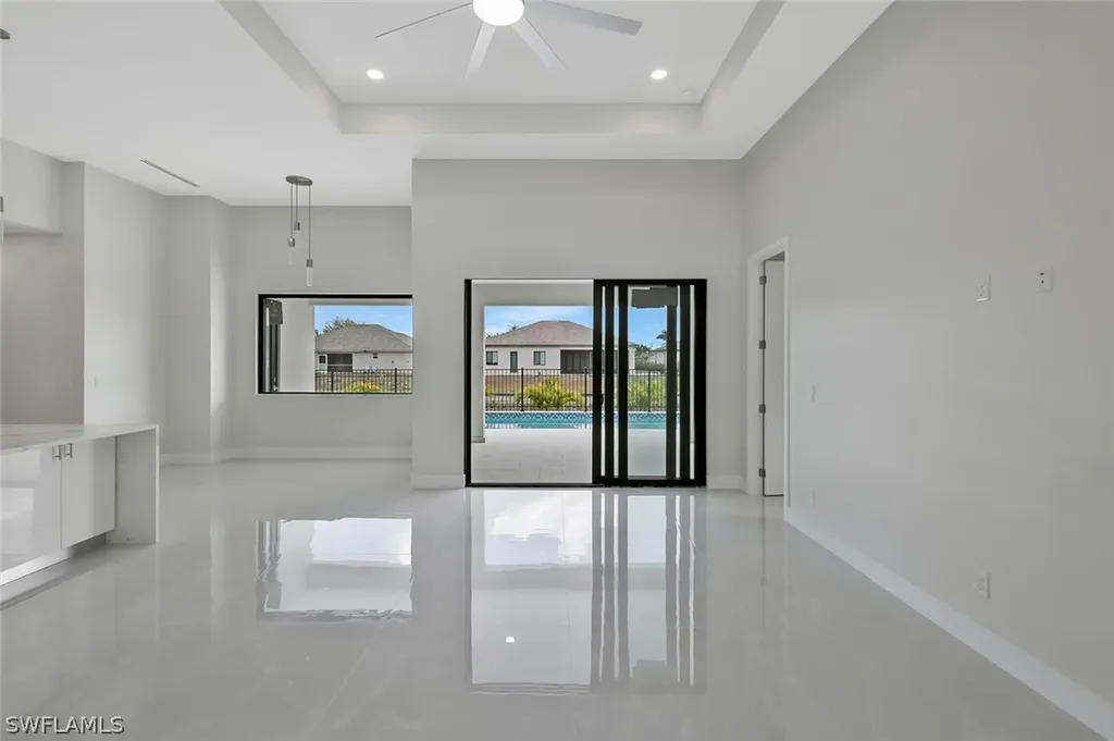 909 SW 11th Court Cape Coral FL 33991