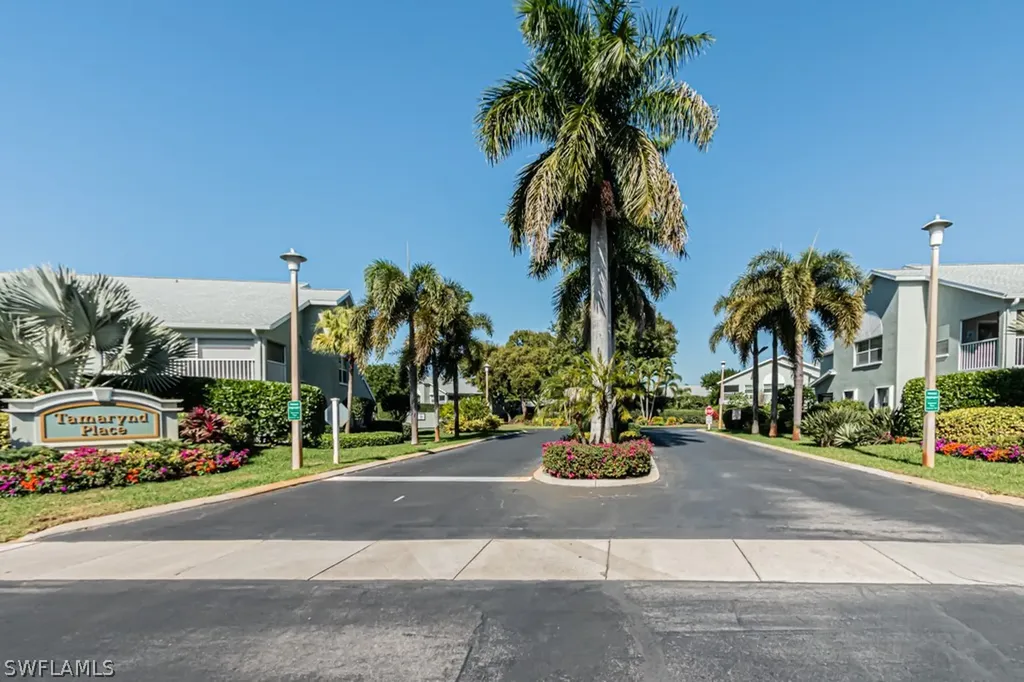 2132 Tama Circle Naples FL 34112