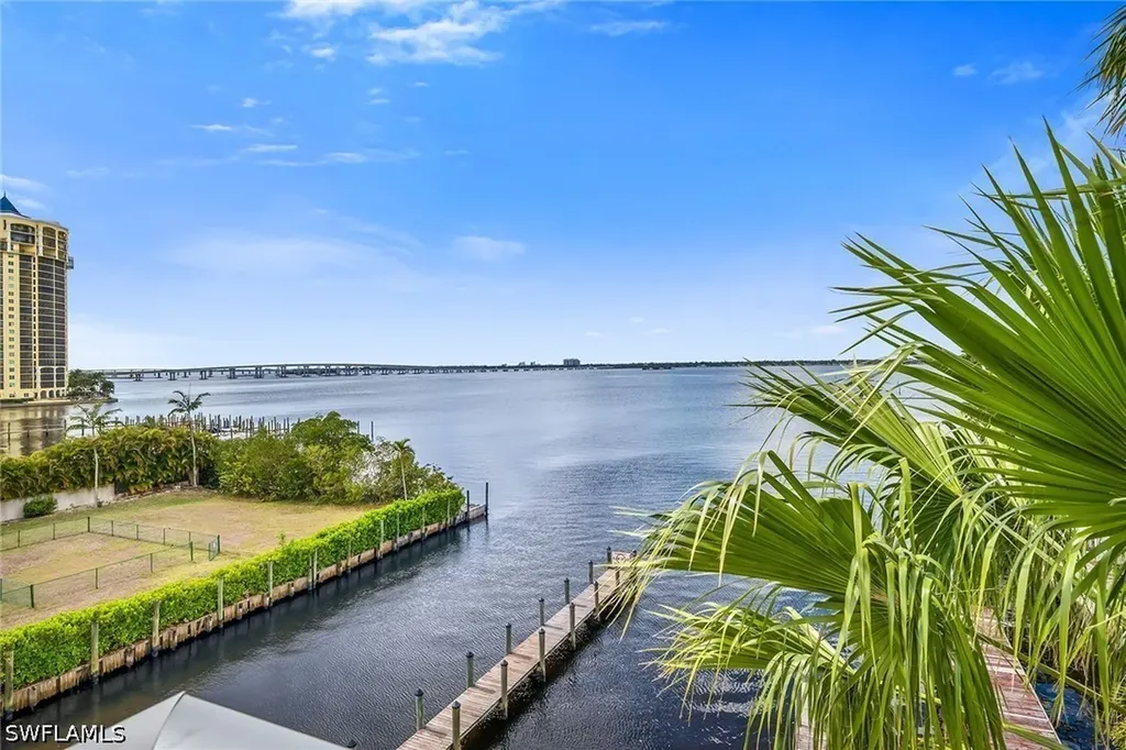 3000 Oasis Grand Boulevard Fort Myers FL 33916