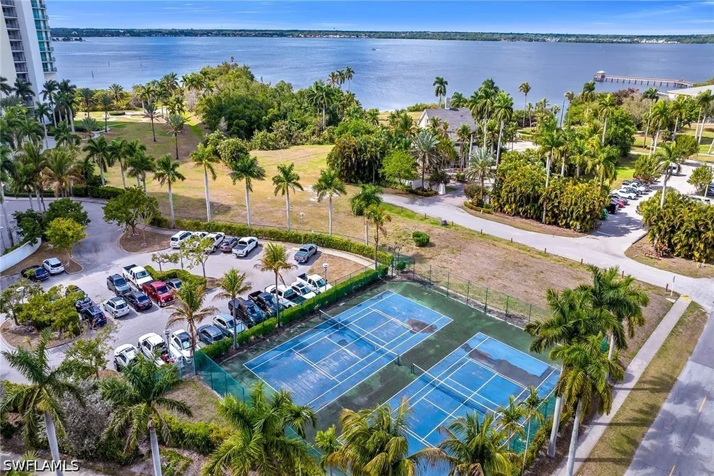 3000 Oasis Grand Boulevard Fort Myers FL 33916