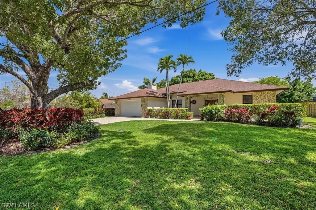 2752 14th Street N Naples FL 34103