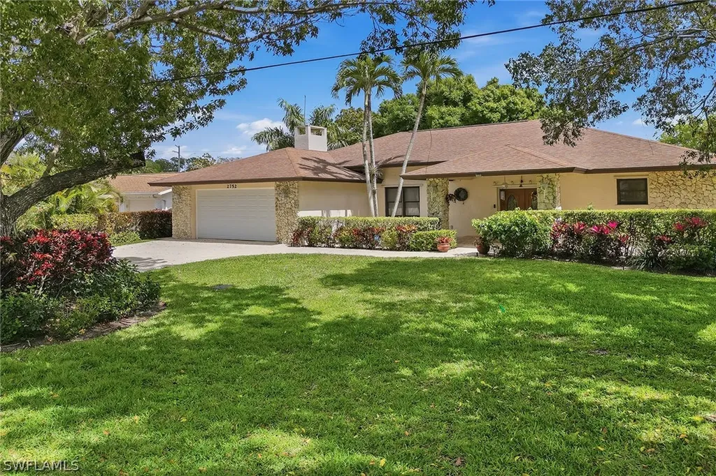 2752 14th Street N Naples FL 34103
