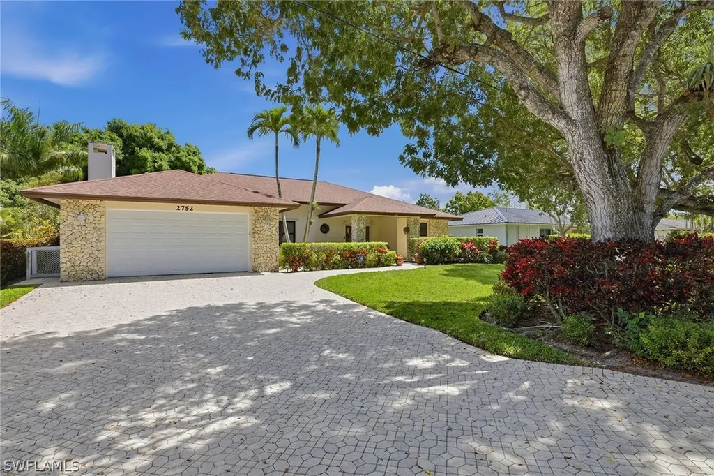 2752 14th Street N Naples FL 34103