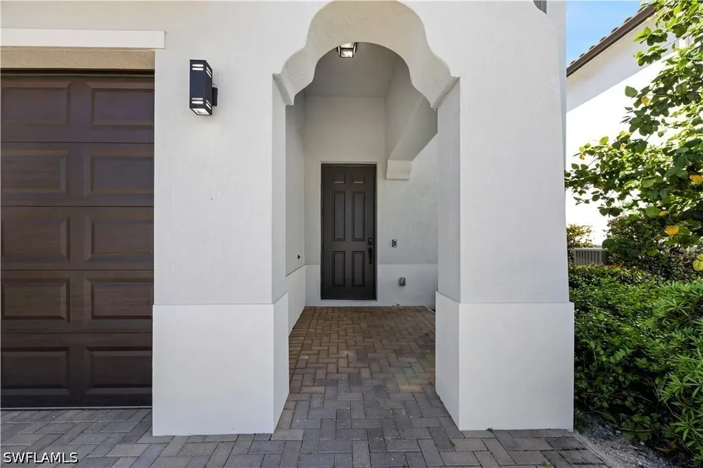 9045 Madrid Circle Naples FL 34104