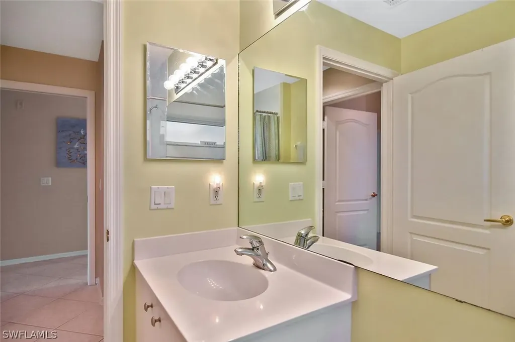 3870 Sawgrass Way Naples FL 34112
