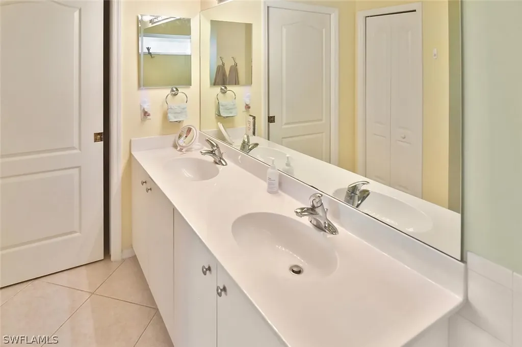 3870 Sawgrass Way Naples FL 34112
