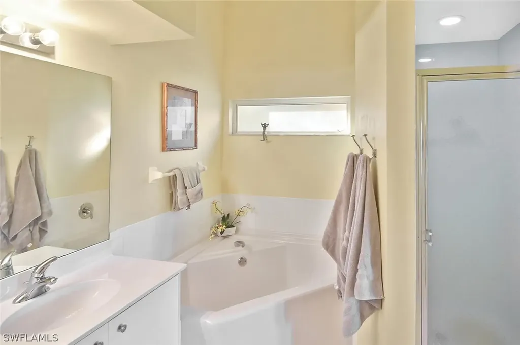 3870 Sawgrass Way Naples FL 34112