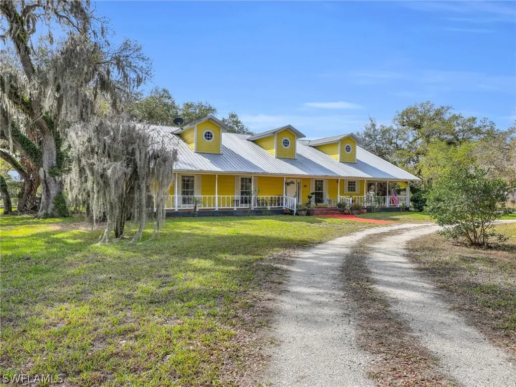 1712 Frontier Circle Labelle FL 33935