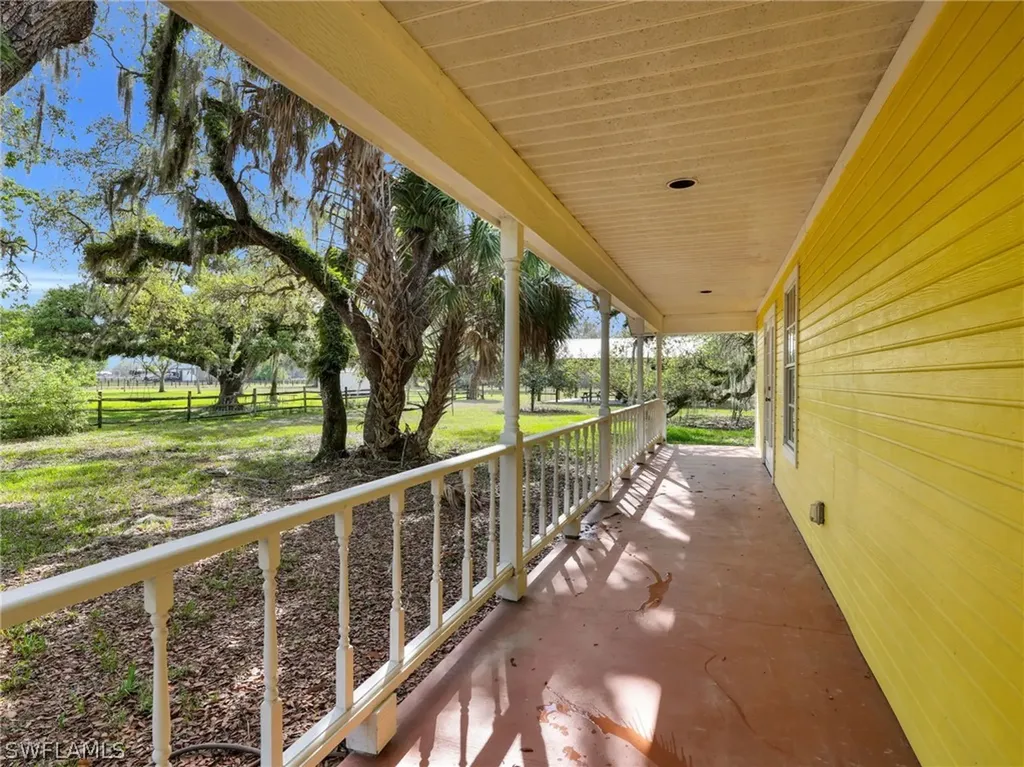 1712 Frontier Circle Labelle FL 33935
