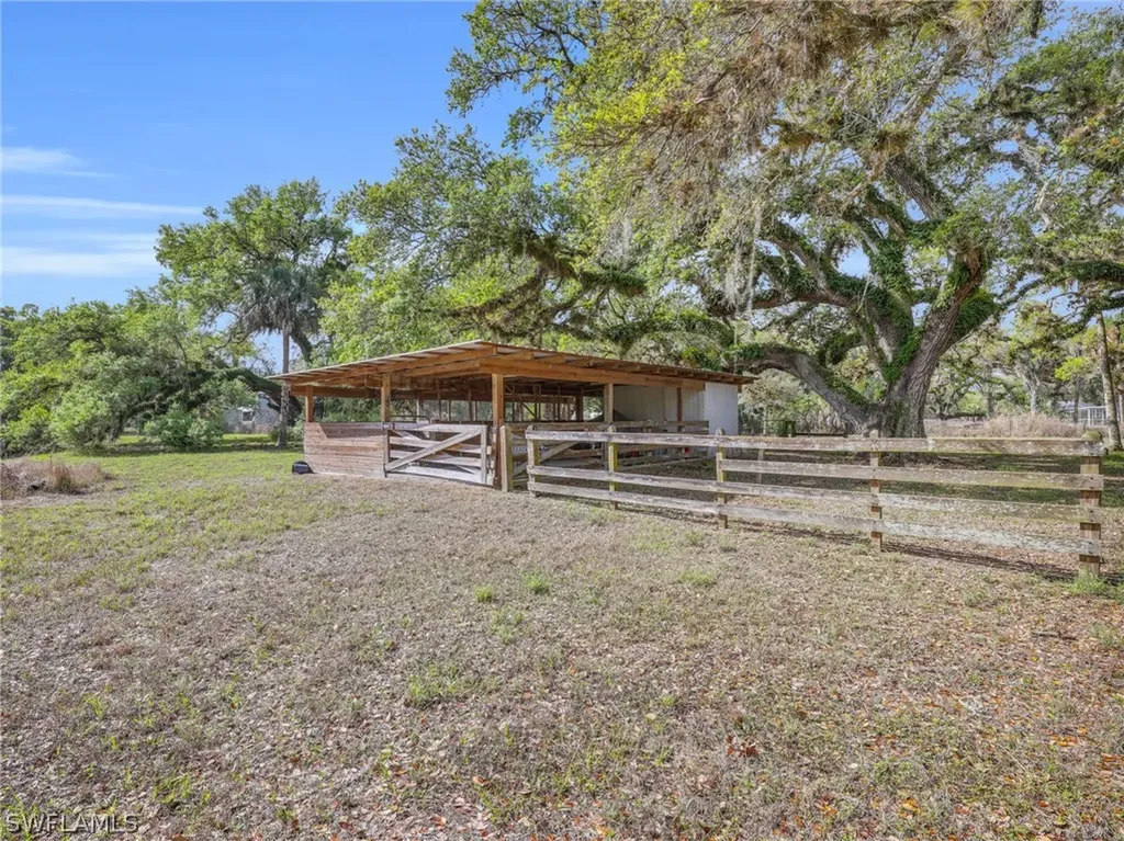 1712 Frontier Circle Labelle FL 33935