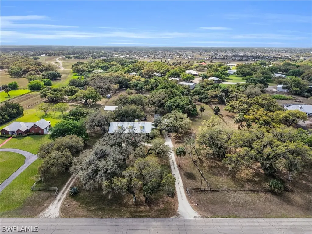 1712 Frontier Circle Labelle FL 33935