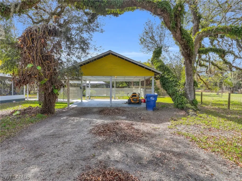 1712 Frontier Circle Labelle FL 33935