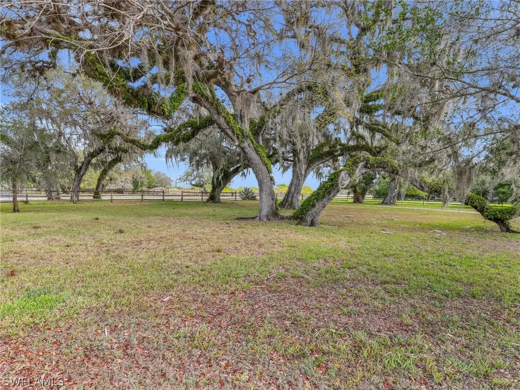 1712 Frontier Circle Labelle FL 33935