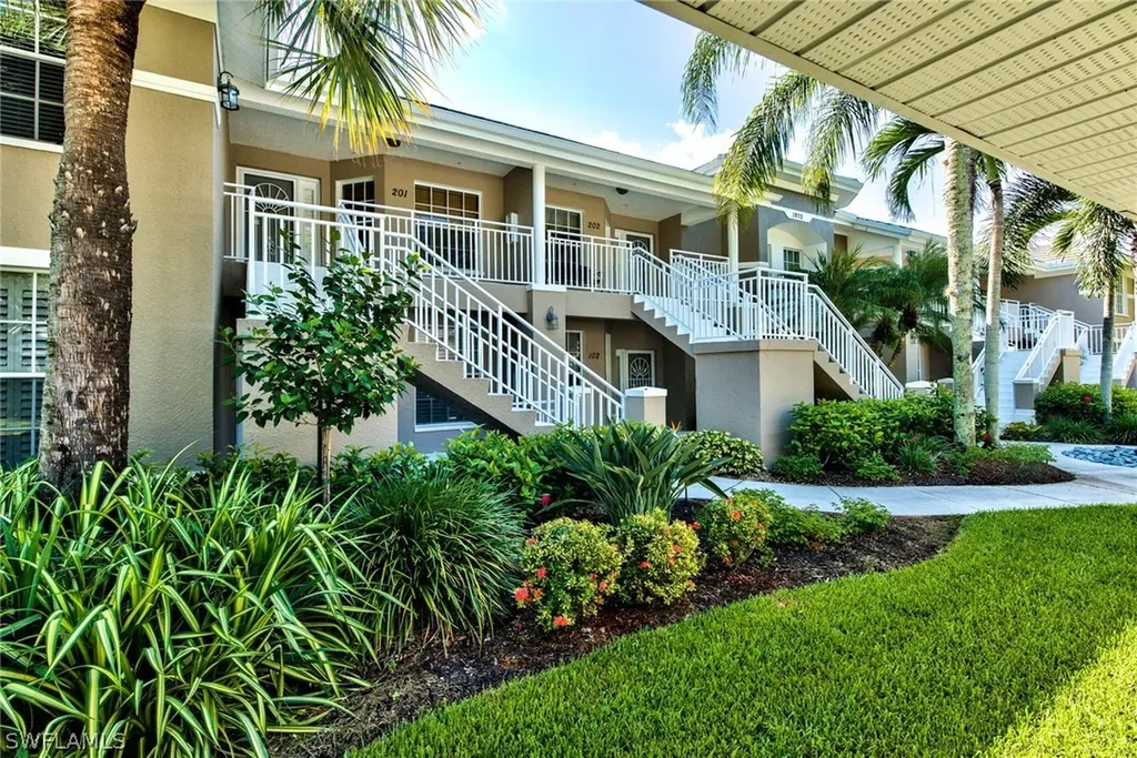 1970 Willow Bend Circle Naples FL 34109