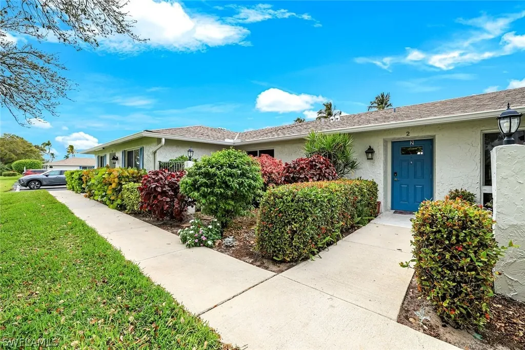 Naples FL, 91 Glades Boulevard, Unit 1652