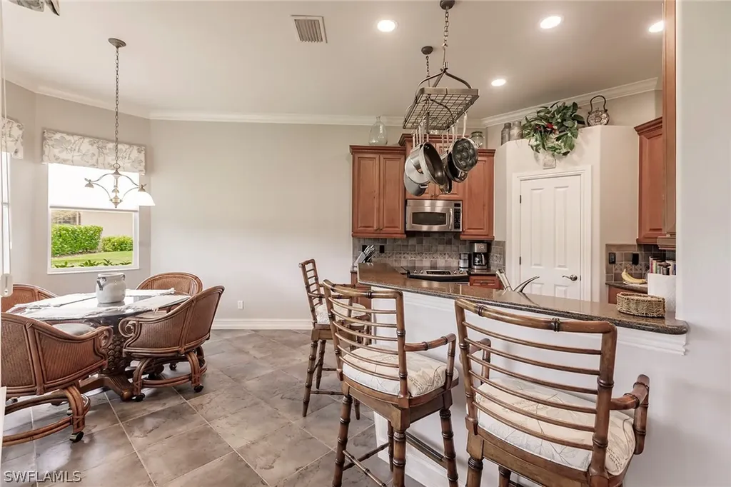 6105 Dogleg Drive Naples FL 34113