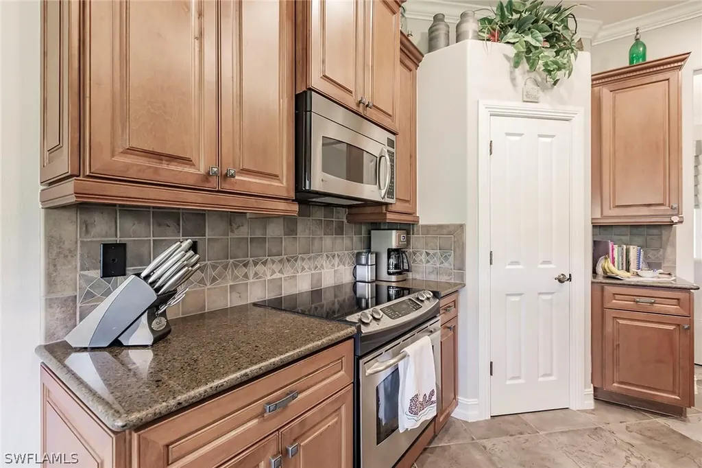 6105 Dogleg Drive Naples FL 34113