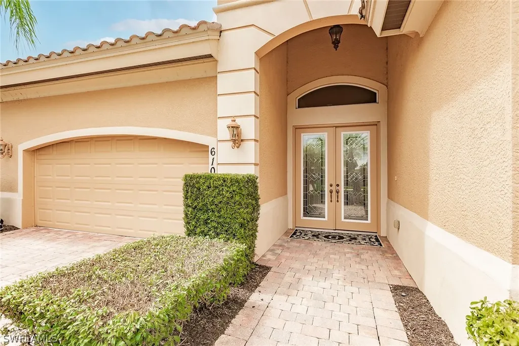 6105 Dogleg Drive Naples FL 34113