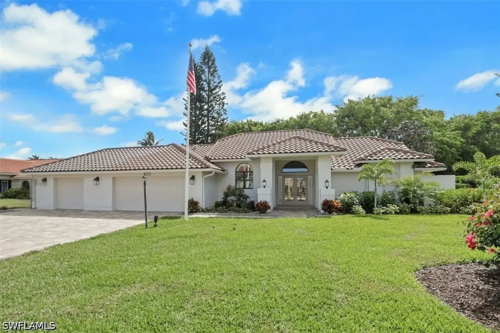 1325 Kings Way Naples FL 34104