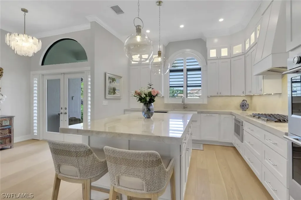 1325 Kings Way Naples FL 34104