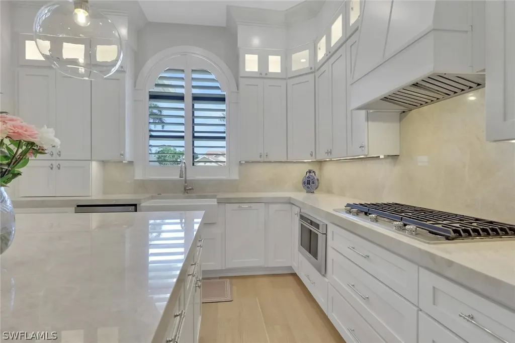 1325 Kings Way Naples FL 34104