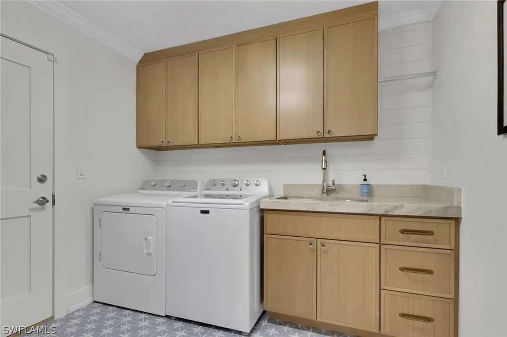 1325 Kings Way Naples FL 34104