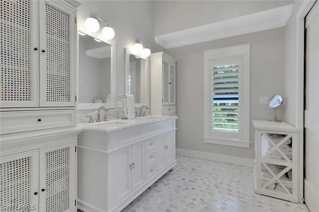 1325 Kings Way Naples FL 34104